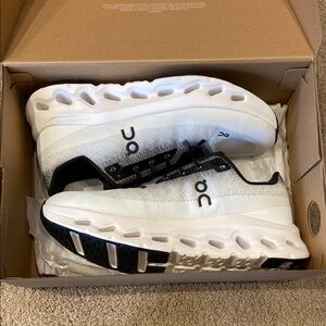 On Running Cloudtilt Mens Size 11 White and Black Sneakers